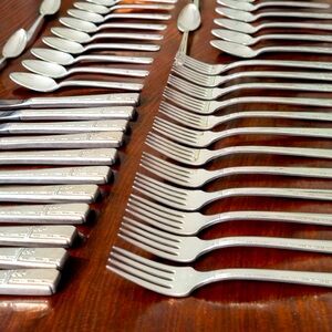 1948 Oneida Grenoble Prestige Silverplate Flatware Silverware Lot 81 Piece Set